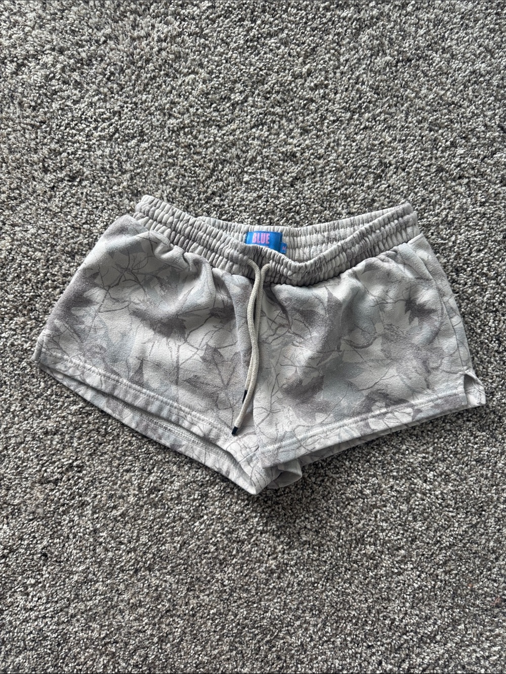 Gray/ tan short camo shorts